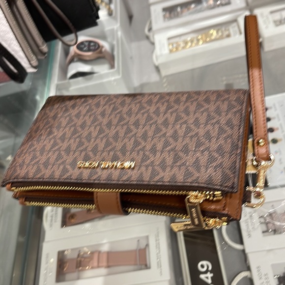 MICHAEL KORS LARGE DOUBLE ZIP WRISTLET PHONEHOLDER WALLET CLUTCH
Brown - Picture 11 of 16